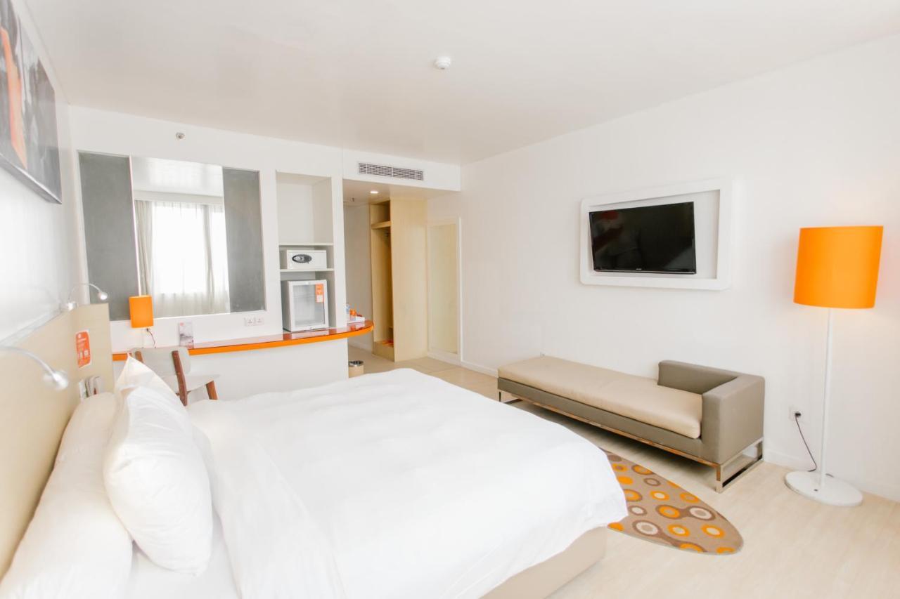 Harris Hotel Понтианак Экстерьер фото