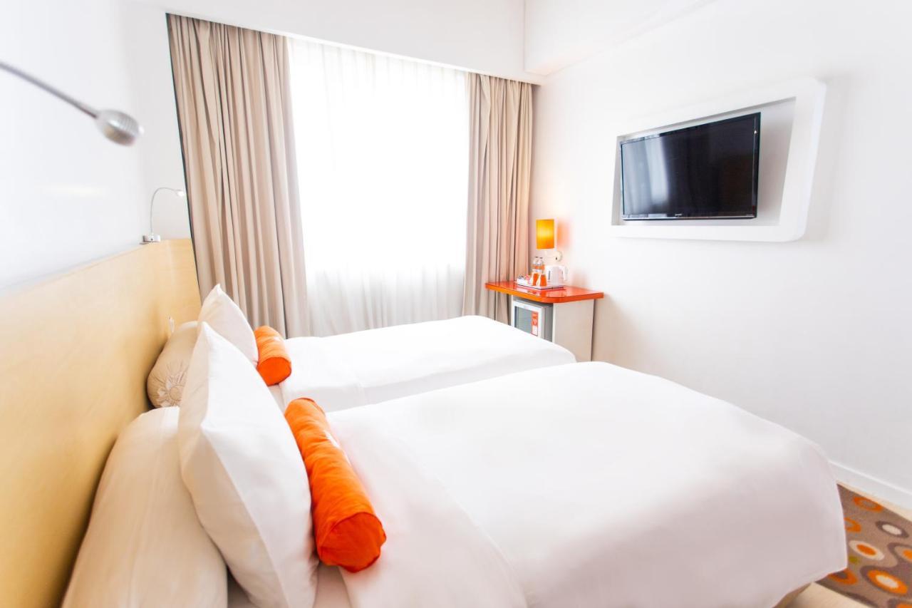 Harris Hotel Понтианак Экстерьер фото