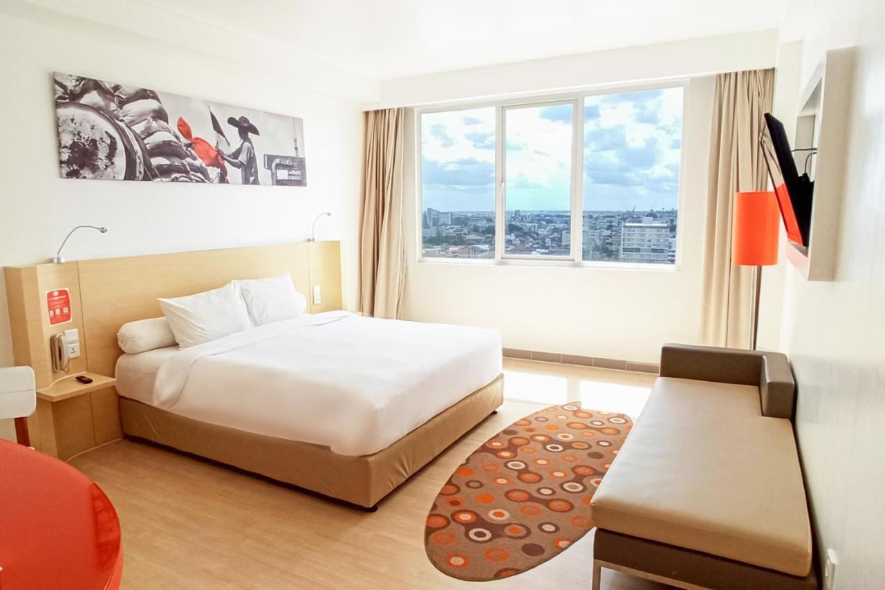 Harris Hotel Понтианак Экстерьер фото