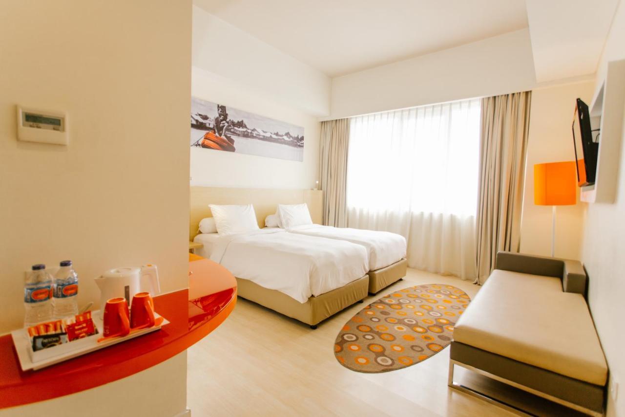 Harris Hotel Понтианак Экстерьер фото