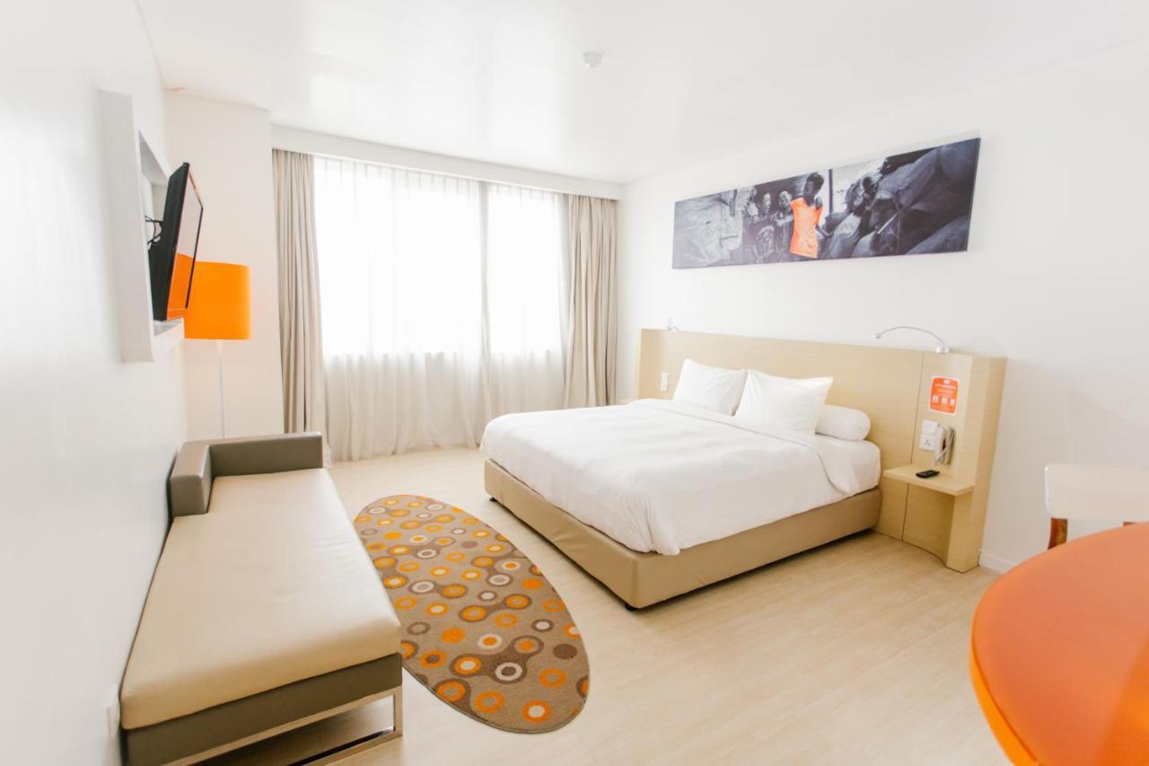Harris Hotel Понтианак Экстерьер фото
