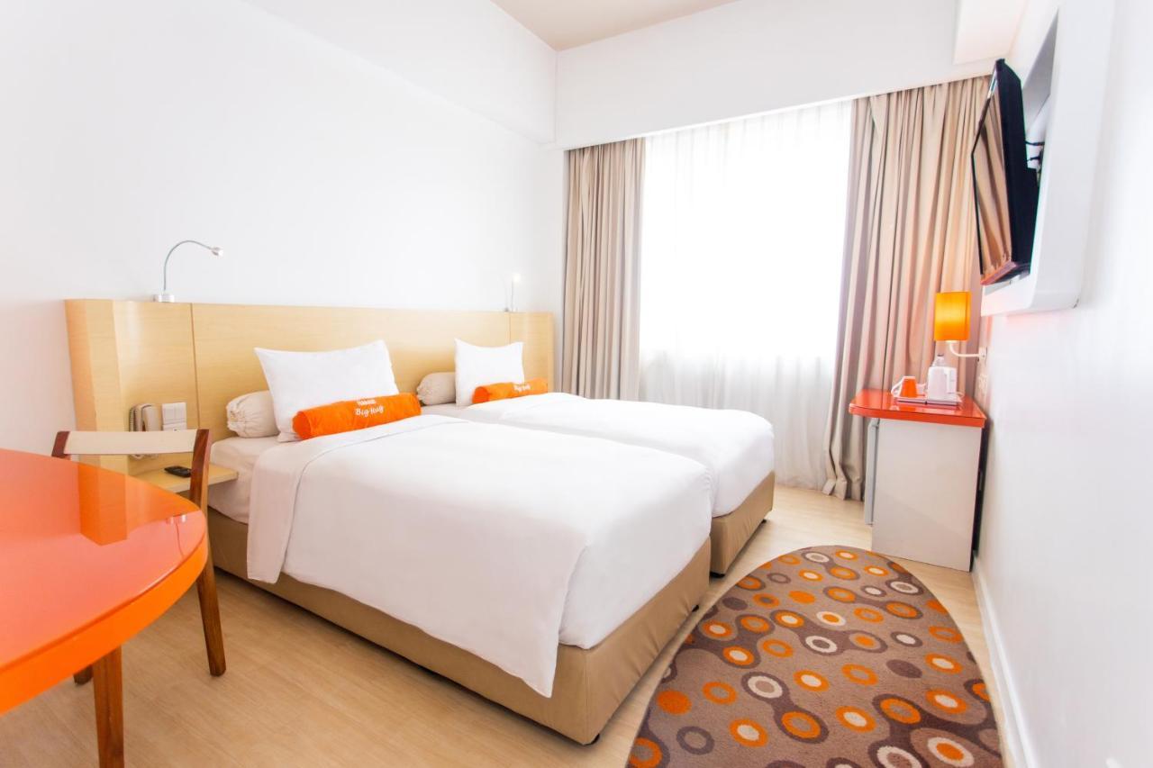 Harris Hotel Понтианак Экстерьер фото