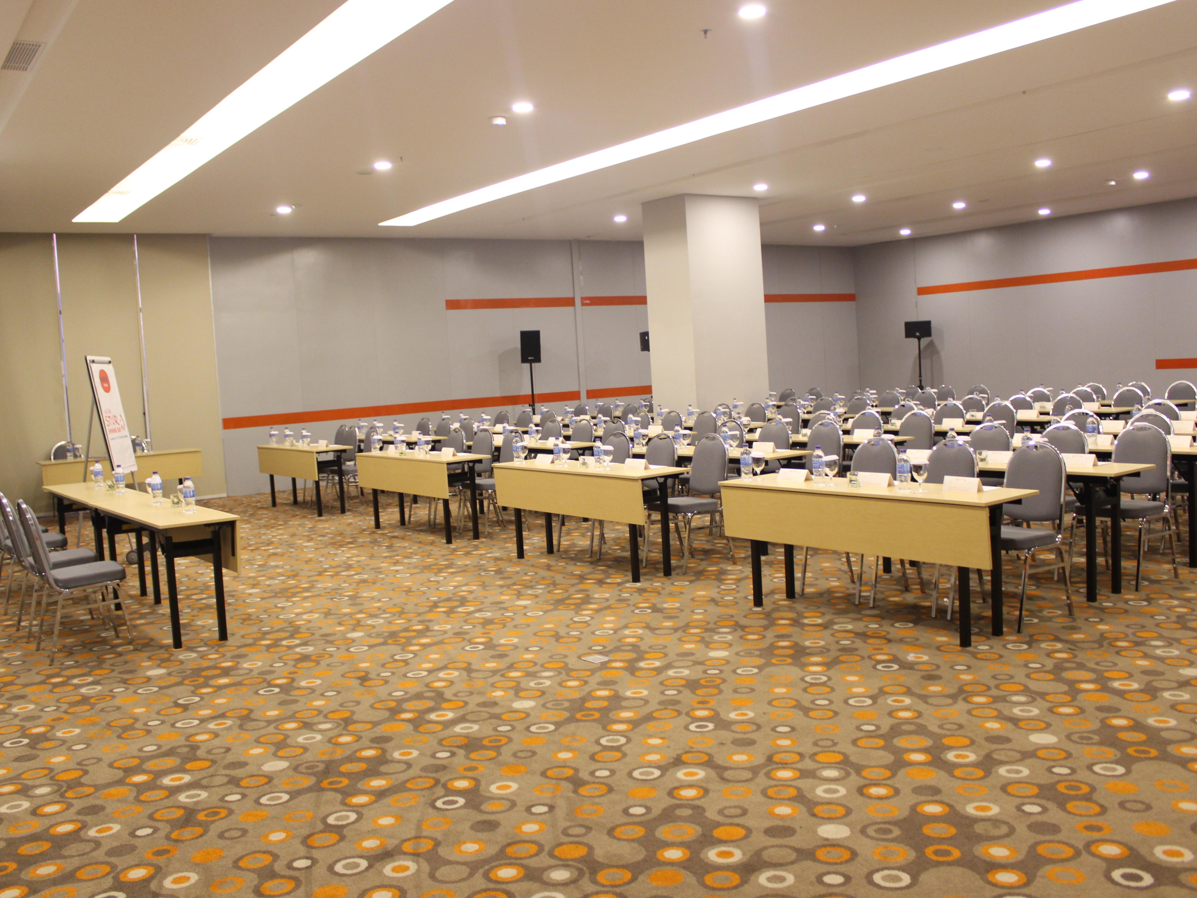 Harris Hotel Понтианак Экстерьер фото