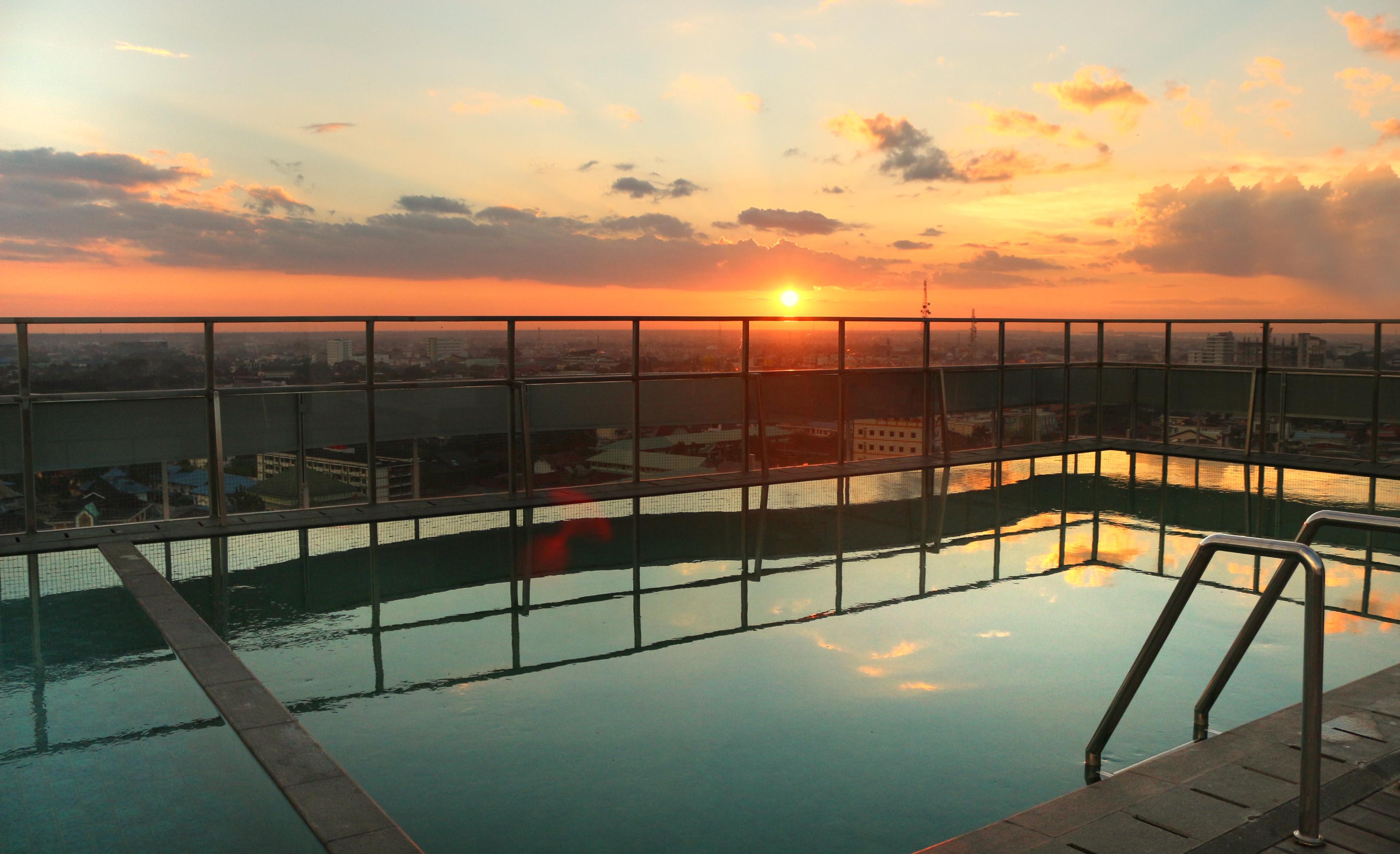 Harris Hotel Понтианак Экстерьер фото