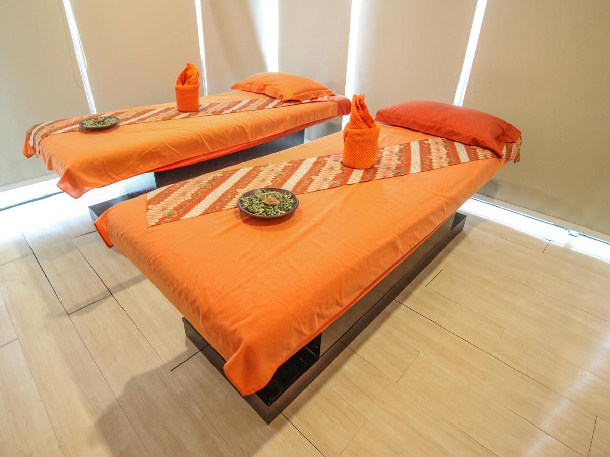 Harris Hotel Понтианак Экстерьер фото